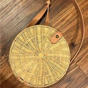 Universal threads straw purse